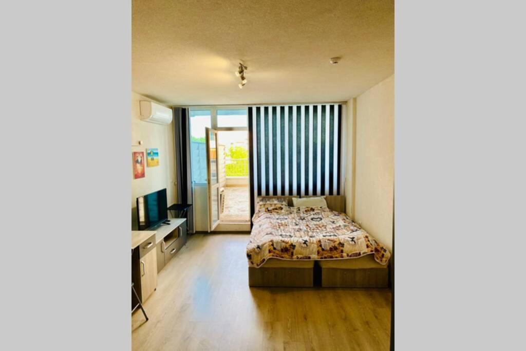 Large Studio In Studentski Grad With Huge Terrace Lägenhet Sofia Exteriör bild