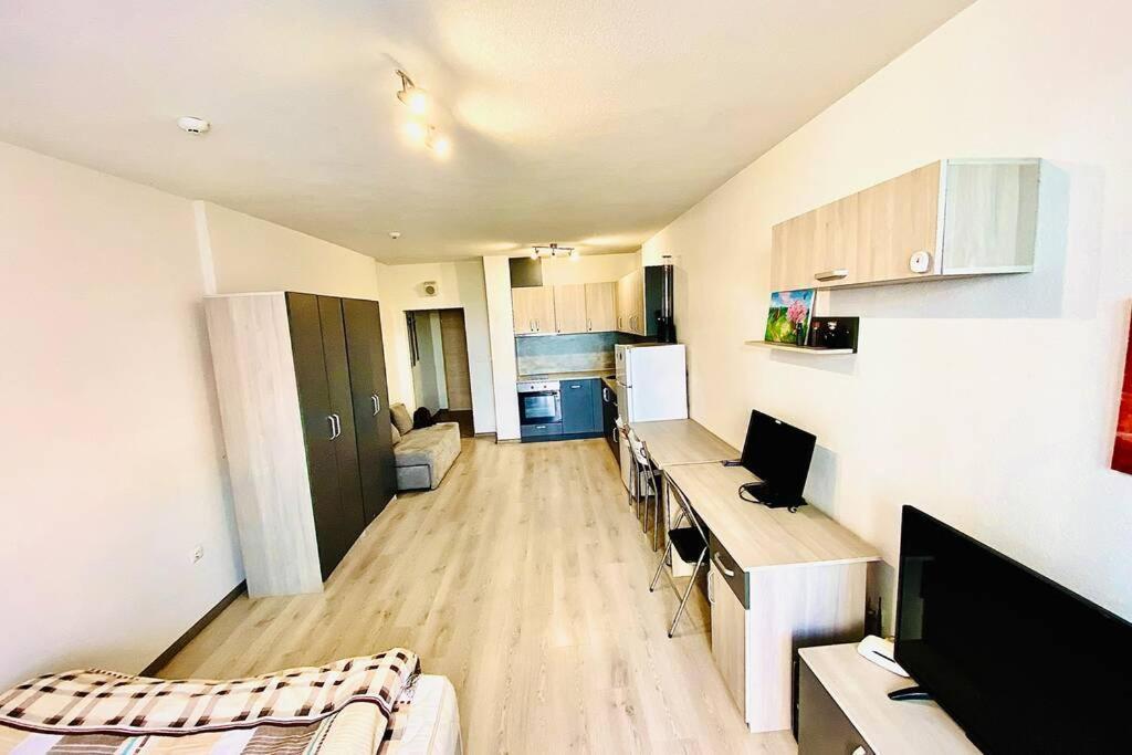 Large Studio In Studentski Grad With Huge Terrace Lägenhet Sofia Exteriör bild